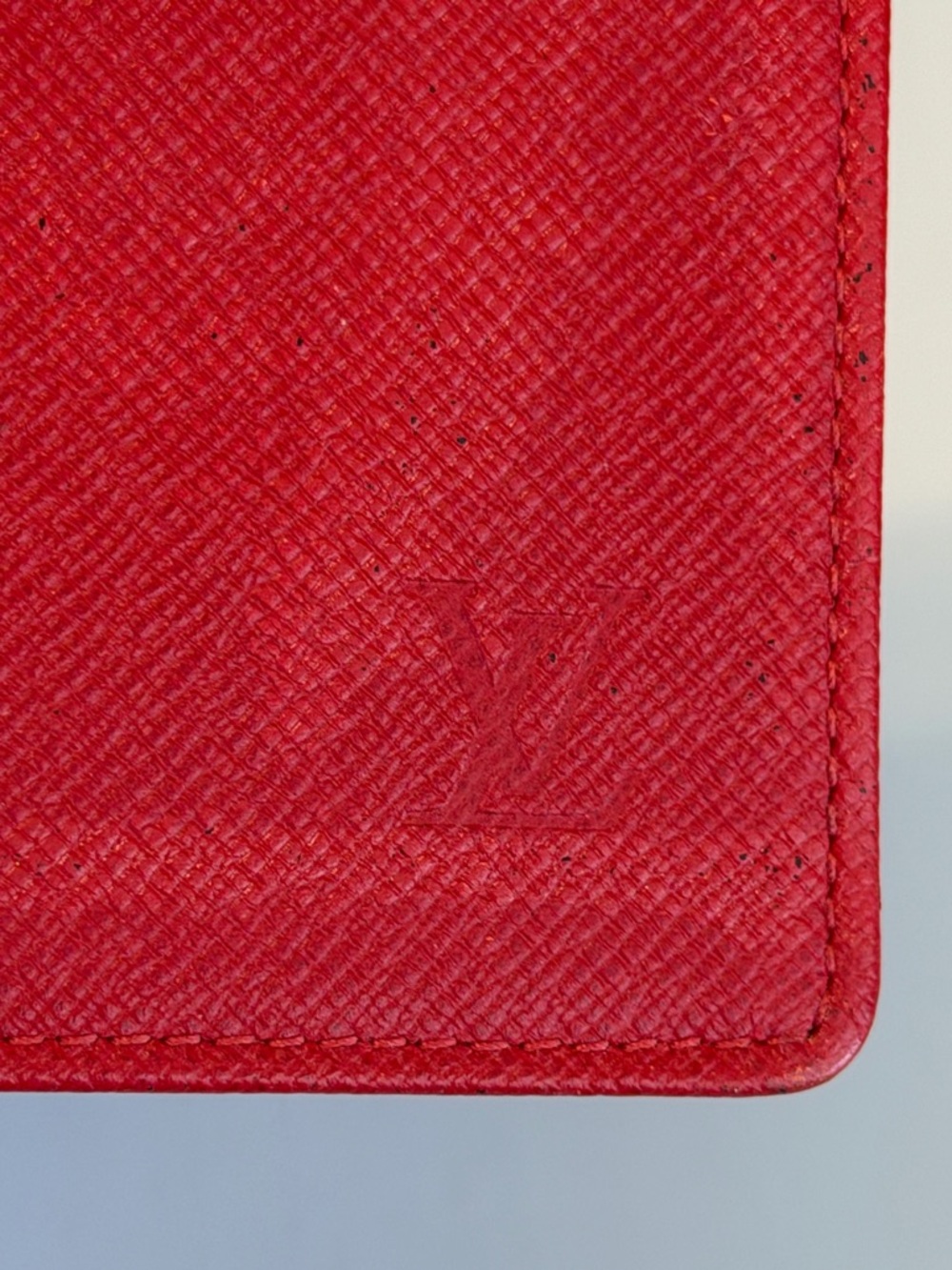 Authentic Louis Vuitton red card holder - Picture 3 of 16